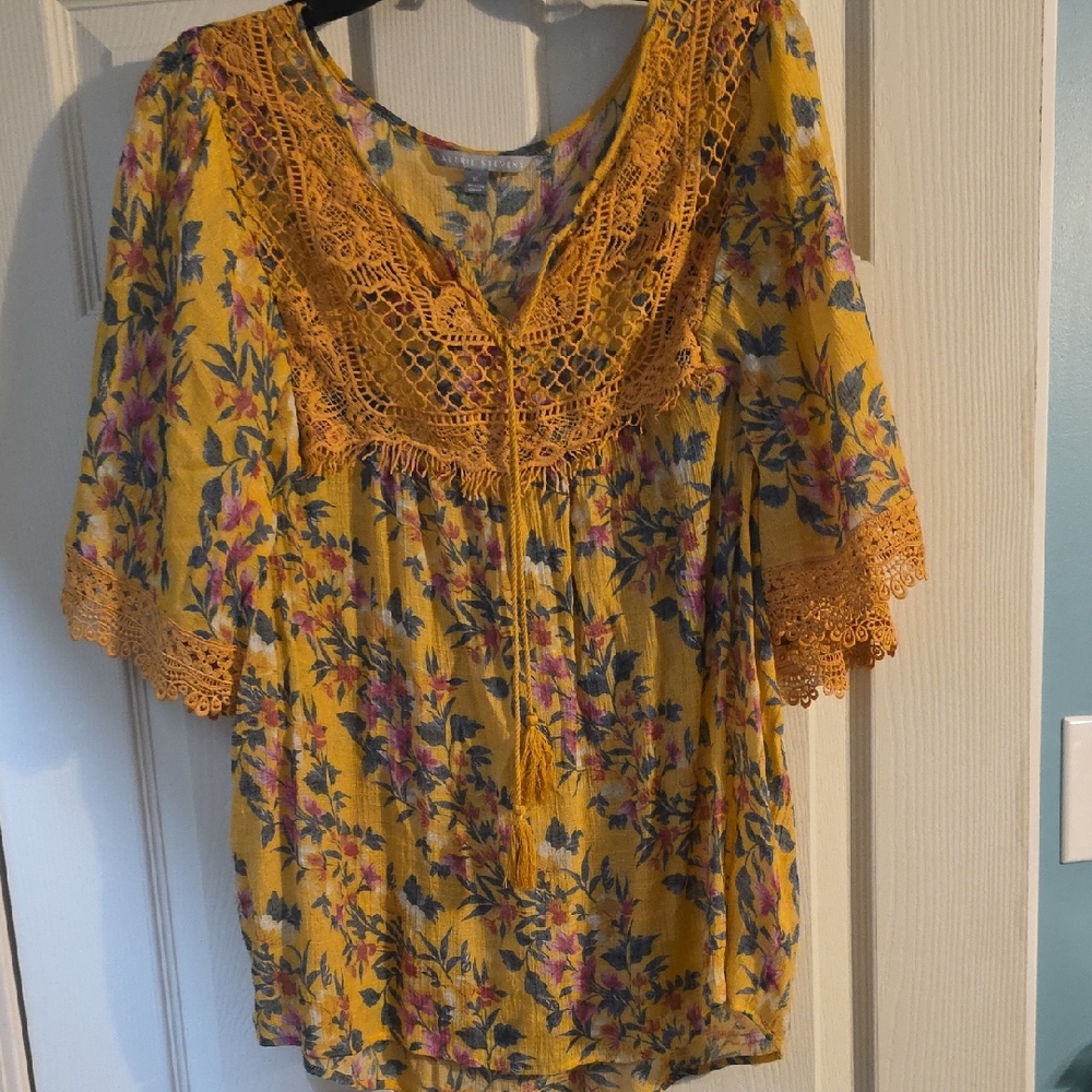Valerie Stevens Yellow Floral Crochet Blouse